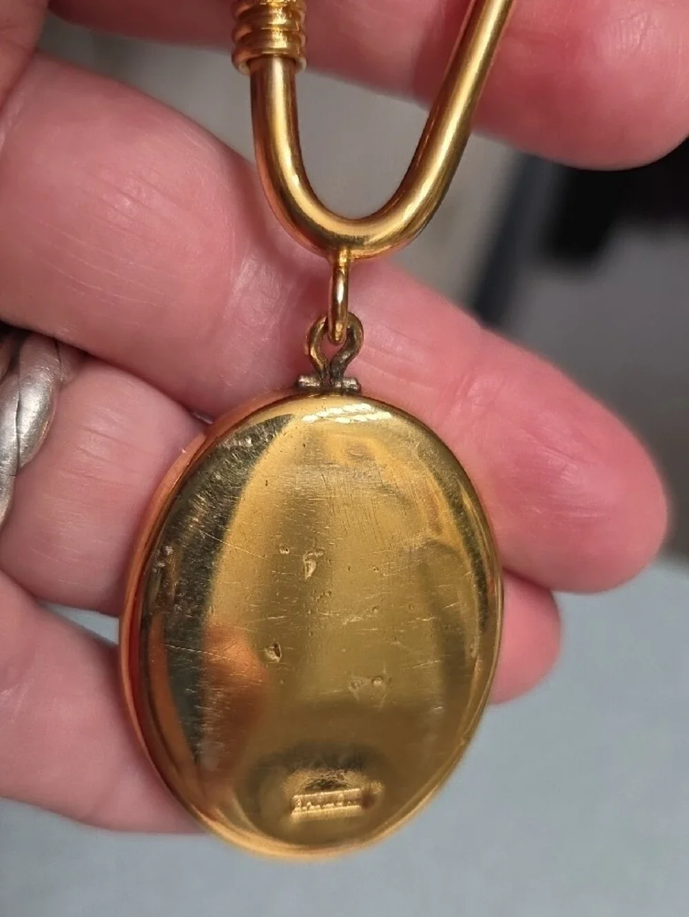 Gold Duck-Engraved Oval Keychain – Mens Accessory